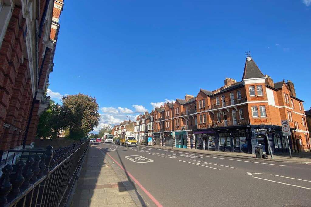 Cosy Flat For 4, Family Friendly, Private Parking, Close To Central London Exterior foto