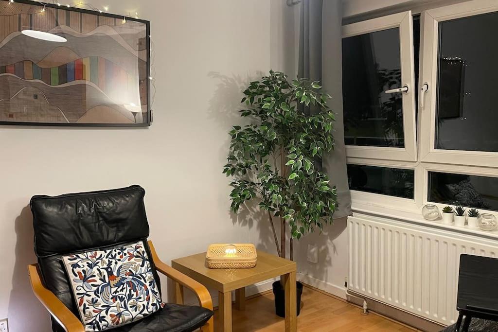 Cosy Flat For 4, Family Friendly, Private Parking, Close To Central London Exterior foto